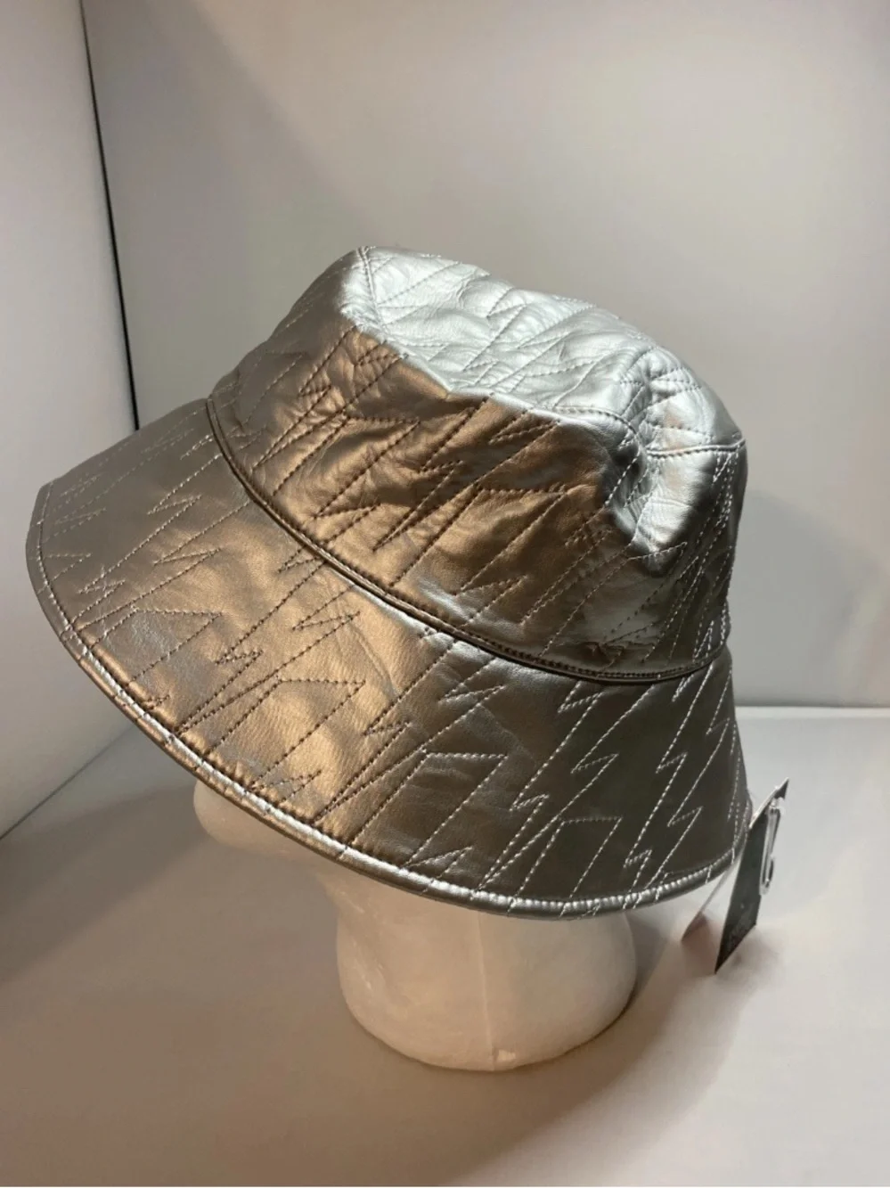 N/A stylish silver